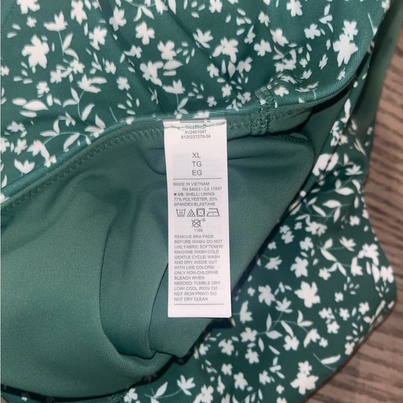 Old Navy, PowerSoft XL Workout Top - Picture 3 of 4